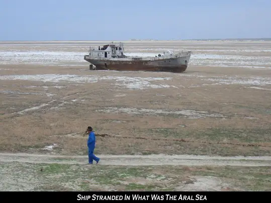 Ship stranded in Aral Sea